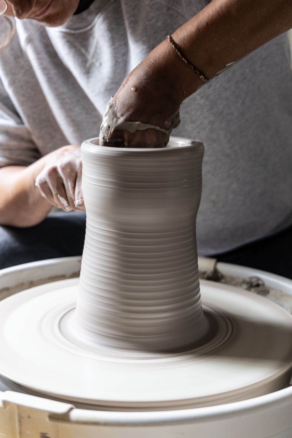 It’s spinning! A session of throwing on the wheel