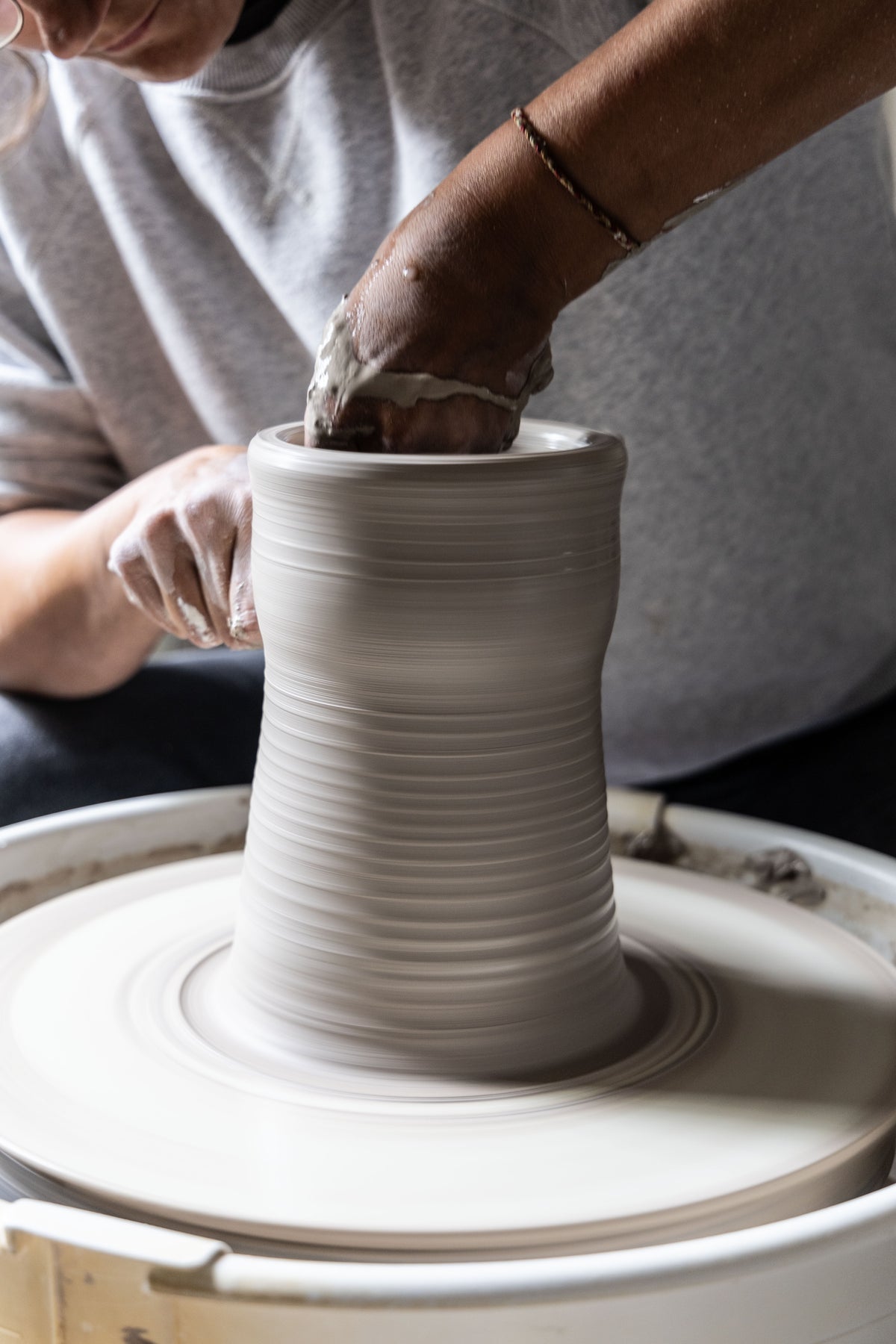 It’s spinning! A session of throwing on the wheel