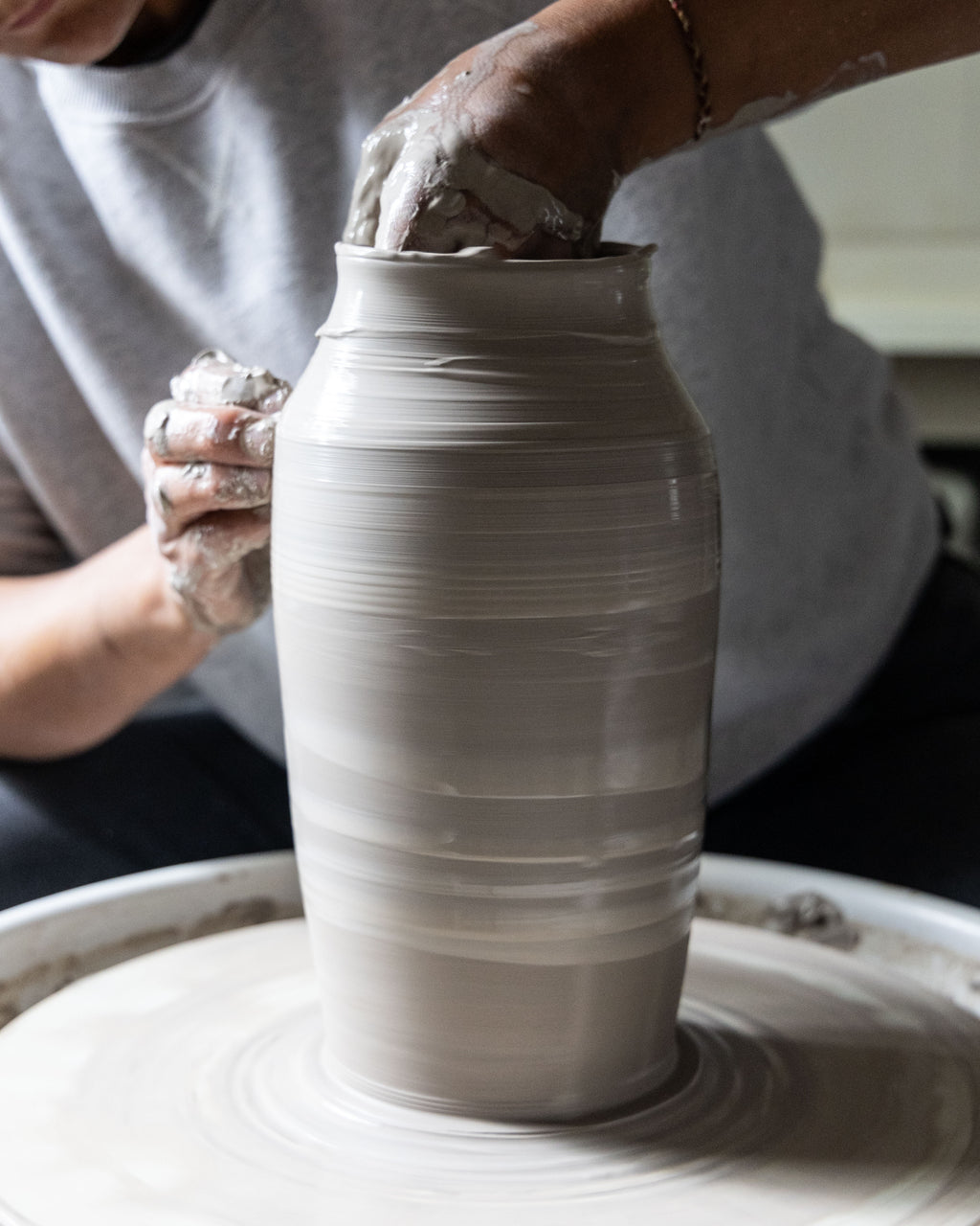 It’s spinning! A session of throwing on the wheel